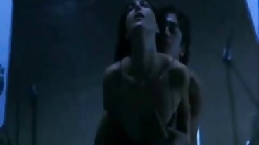 Adegan Legs On Shoulders dengan Emily gelek lucah yang bersemangat dari Stuck4k