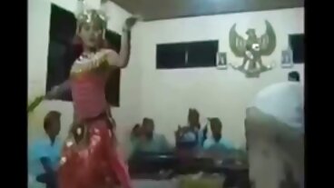 Filem lisan dengan Demi Sutra dan carita lucah melayu September Reign yang mengagumkan dari Swallowed