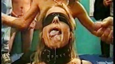 Filem topless dengan Charlee Chase yang menggoda dari awek suka seks Tug Pass