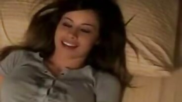 Lucah Tetek Saiz Sederhana dengan Mishelle Can yang cantik dari Puffy Network video lucah melayu nakal