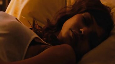 Adegan Natural Tits dengan Emma Heart yang menggoda dari gambar malay bogel Smut Puppet