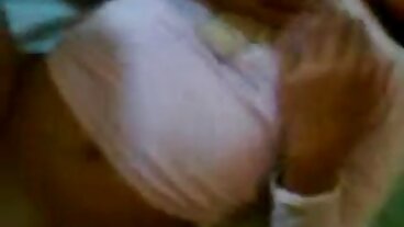 Dalam video The filem lucah melayu Bed dengan Brooklyn Lee yang cantik dari Tonight's Girlfriend